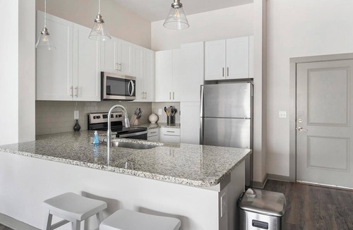 Hurwood Heights Apartment | Landing | Chic 1BD, Pool, Gym