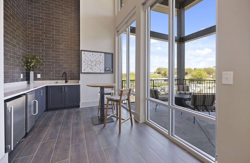 Hurwood Heights Apartment | Landing | Chic 1BD, Pool, Gym