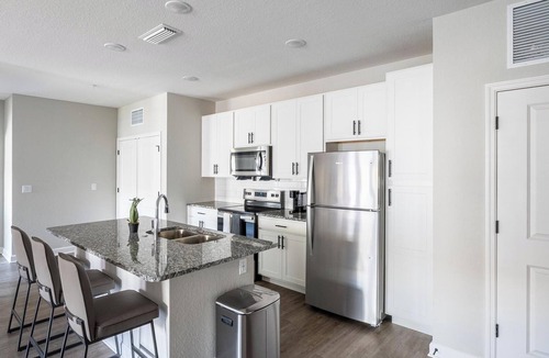 Port Malabar Apartment | Landing | Incredible 2BD, Gym, Pool
