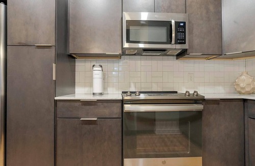 Downtown Apartment | Landing | Incredible 2BD, Yoga Studio, Pool