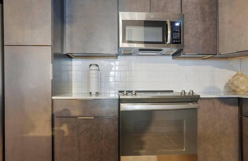 Downtown Apartment | Landing | Incredible 2BD, Yoga Studio, Pool