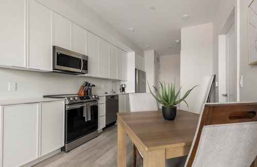 Cardozo Apartment | Landing | Stunning 1BD in Columbia Heights