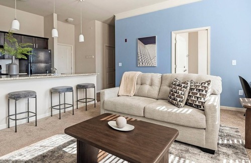 Central West End Apartment | Landing | Stunning 2BD, Gym, Pool