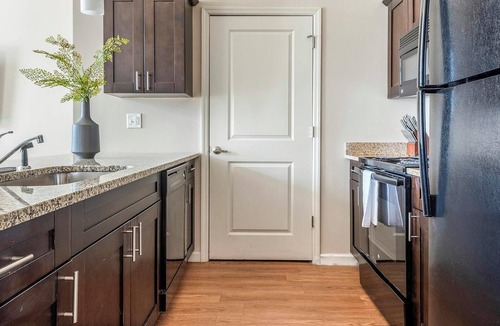 Central West End Apartment | Landing | Stunning 2BD, Gym, Pool