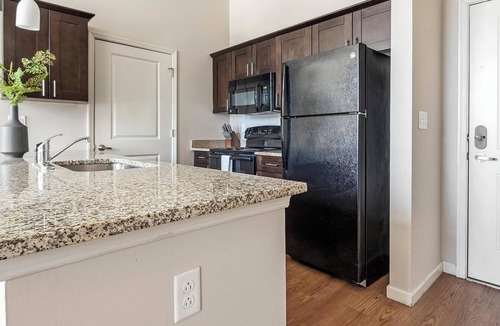 Central West End Apartment | Landing | Stunning 2BD, Gym, Pool