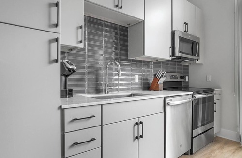 Downtown Apartment | Landing | Stylish 1BD, Courtyard, Gym