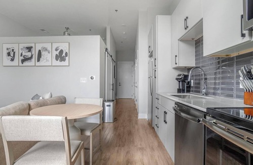 Downtown Apartment | Landing | Stylish 1BD, Courtyard, Gym