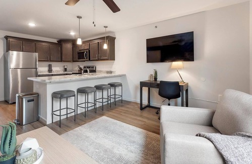 Lyman Apartment | Landing | Stylish 1BD, Pool, Gym