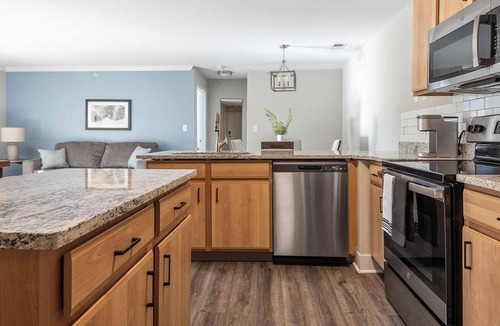 Eureka Apartment | Landing | Stylish 2BD, Clubhouse, Gym