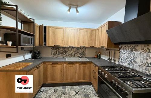 Giussano Apartment | Large apartment with garden and cinema room