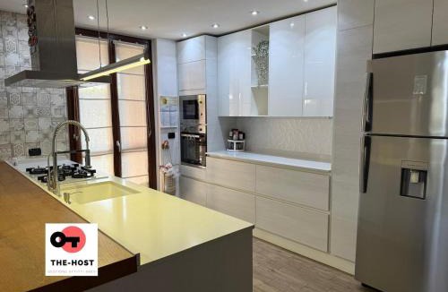 Giussano Apartment | Large apartment with garden and cinema room