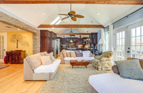 Dahlonega House | Large Deck: Luxe 6-Acre Retreat in Dahlonega!