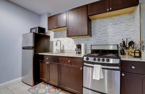 Northeast House | Large RFK townhome sleeps 14 with parking pad