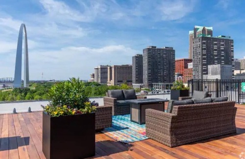 Downtown St. Louis Apartment | Large Riverfront Loft - Walk to Arch, Casino, Convention Center in minutes