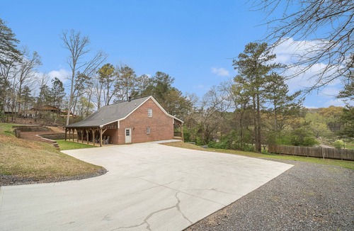 Emerson House | Large, Spacious Home near LakePoint and Lake Allatoona