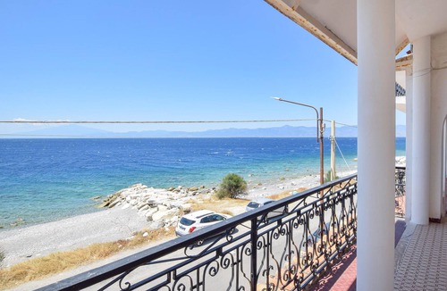 Lazzaro House | Large vacation home with plenty of space for the whole family and a fantastic view of the sea.