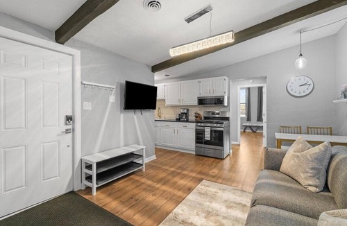 Lawrenceville Apartment | Lawrenceville/Central @3 Large and Spacious 1BD with Free Street Parking