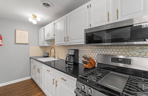 Lawrenceville Apartment | Lawrenceville/Central @3 Large and Spacious 1BD with Free Street Parking