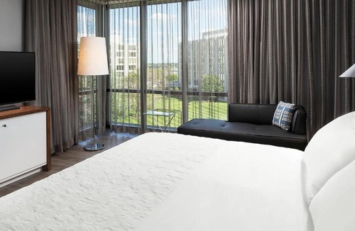 Oak Brook Hotel | Le Méridien Chicago - Oakbrook Center