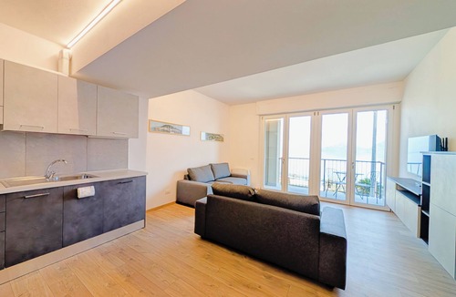 Naggio Apartment | Le Rondini C Apartment: lake-view balcony, Wi-Fi, AC and garage!