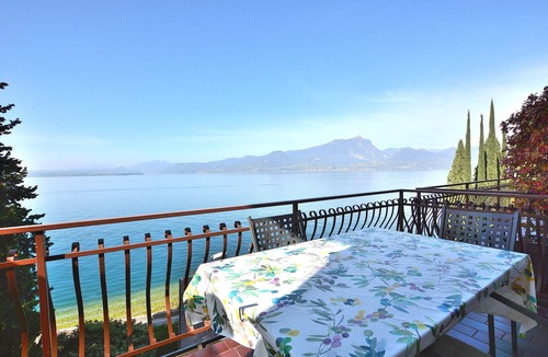 Torri del Benaco Apartment | Leonardo Walsh Apartment With Lake View