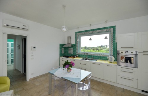 Conversano Villa | Leralora-Cherry House. Elegant villa with swimming pool, a stone's throw from the sea