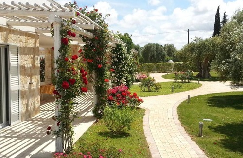 Conversano Villa | Leralora-Cherry House. Elegant villa with swimming pool, a stone's throw from the sea