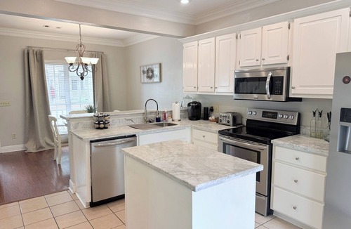 Oxford House | Less than 1 Mile from the Oxford Square❤️💙 114 Windstone