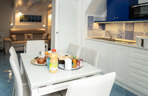 Maiori House | LEVANTE - AMAZING TERRACE/SEA VIEW - APARTMENT UP TO 7 GUESTS IN THE CENTER