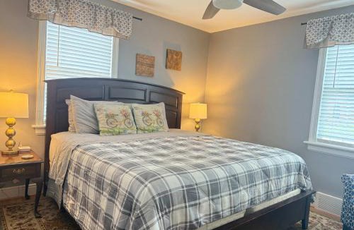 Richmond House | LG Central location FREE parking fenced yard FIRE-PIT