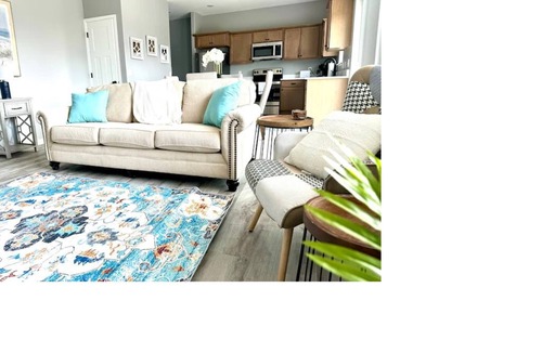 Mankato House | "Lil' Beachy" - Spacious 4-bedroom townhome close to MN State University Campus