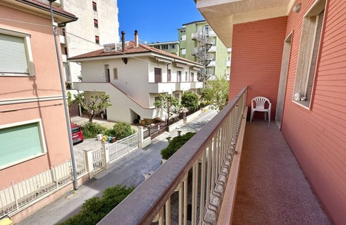 Senigallia Apartment | Location: privileged position, 30 meters from the sea, with large external court