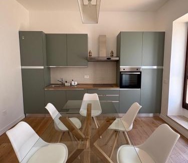 Scopoli House | Locazione Turistica al Castello di Scopoli, situata tra Pale e Rasiglia sulla via Francigena a due passi da Sellano Foligno Assisi e Spoleto