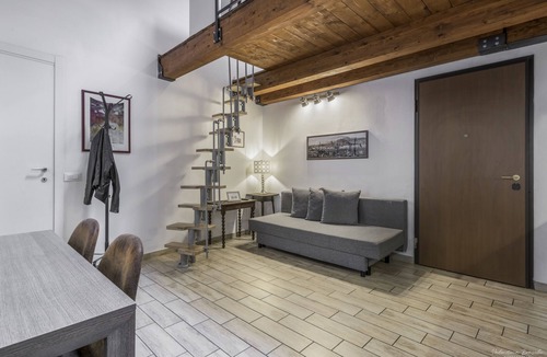 Le Cure Apartment | Loft Conversion, aircon, walk to historic centre, sleeps 4+2, parking, free Wifi
