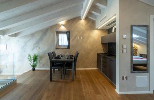 Peschiera del Garda City Centre Apartment | Loft Roby