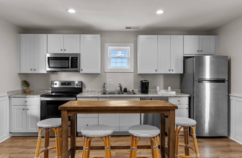 Surf City Hotel | Loggerhead Inn & Suites - Two King Cottage in hotel in Surf City, North Carolina