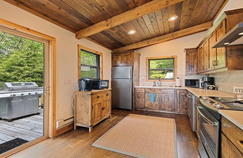 Maggie Valley House | Long Range VIEWS AT 5100 FT! High-Speed Wifi, Pool Table, Large Covered Porch!