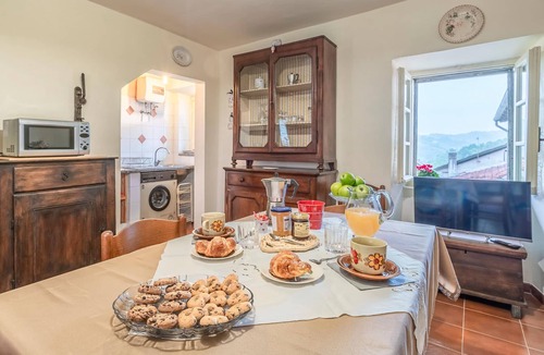 Orbregno House | Look forward to a wonderful panoramic landscape view and a private hot tub.