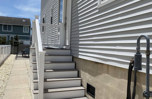 Avalon House | LOOK: many updates:4 Bdrm/2.5 Bath Townhouse Short Walking Distance To All