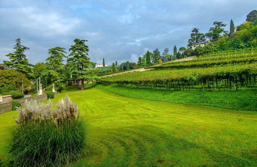 Colognola ai Colli Apartment | Lovely apartment for 8 guests with WIFI, A/C, pool and TV, close to Verona