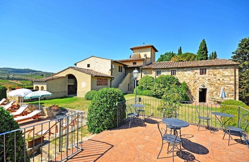 San Casciano in Val di Pesa Apartment | Lovely apartment with WIFI, A/C, pool, TV and pets allowed, close to Greve In Chianti