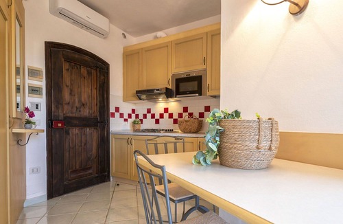 Canneddi Apartment | Lovely apartment for 4 guests with A/C, pool, WIFI, TV, terrace and pets allowed