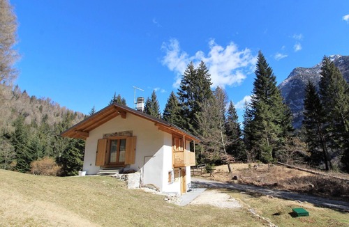 Lozzo di Cadore Apartment | Lovely apartment for 5 guests with WIFI, balcony, pets allowed and panoramic view