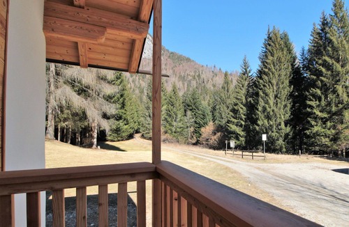 Lozzo di Cadore Apartment | Lovely apartment for 5 guests with WIFI, balcony, pets allowed and panoramic view