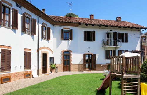 Cossombrato Apartment | Lovely apartment for 4 guests with A/C, WIFI, pool, TV, patio and pets allowed