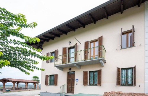 Portacomaro Apartment | Lovely apartment for 6 people with WIFI, A/C, pool, TV, terrace, pets allowed and panoramic view