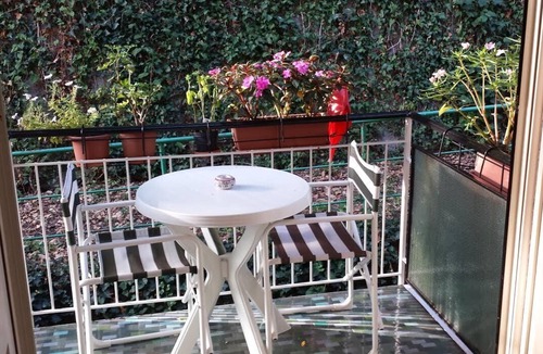 Corno Apartment | Lovely apartment few minutes walk from Garda and the Lake, swimming pool nearby.