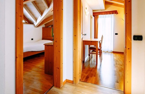 Ronzone Apartment | Lovely apartment for 4 people with WIFI, TV, balcony and parking