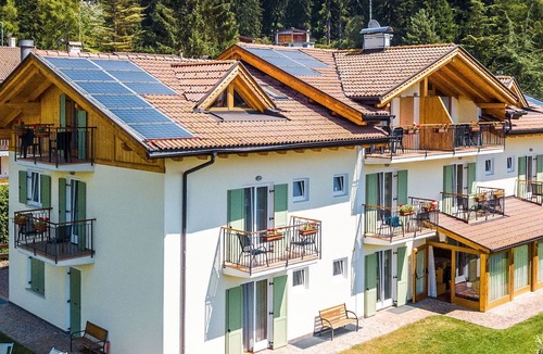 Ronzone Apartment | Lovely apartment for 4 people with WIFI, TV, balcony and parking