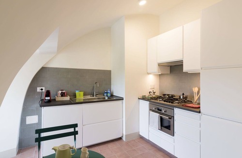 Torrimpietra Apartment | Lovely apartment for 4 guests with WIFI, TV, terrace and pets allowed